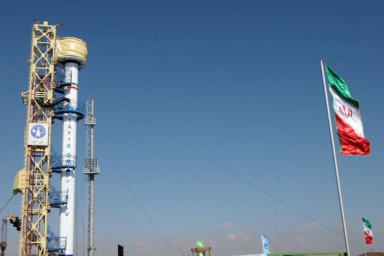 عبور از دیوار تحریم در ارتفاع ۵۰۰ کیلومتری؛ شکارچی ایرانی در مدار | چه رازی در قلب ماهواره ایرانی نهفته است؟