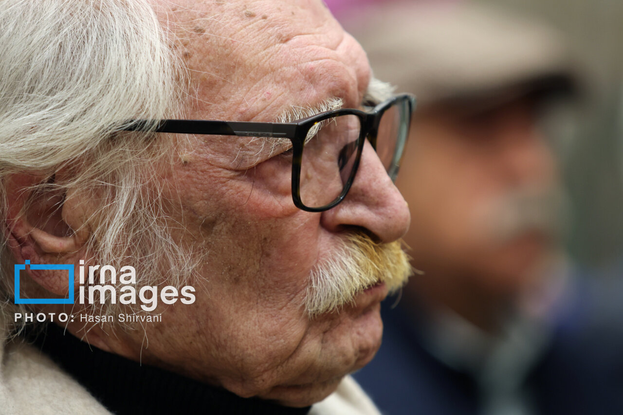 جدیدترین تصاویر از محمود دولت‌آبادی در یک مراسم فرهنگی؛ ببینید