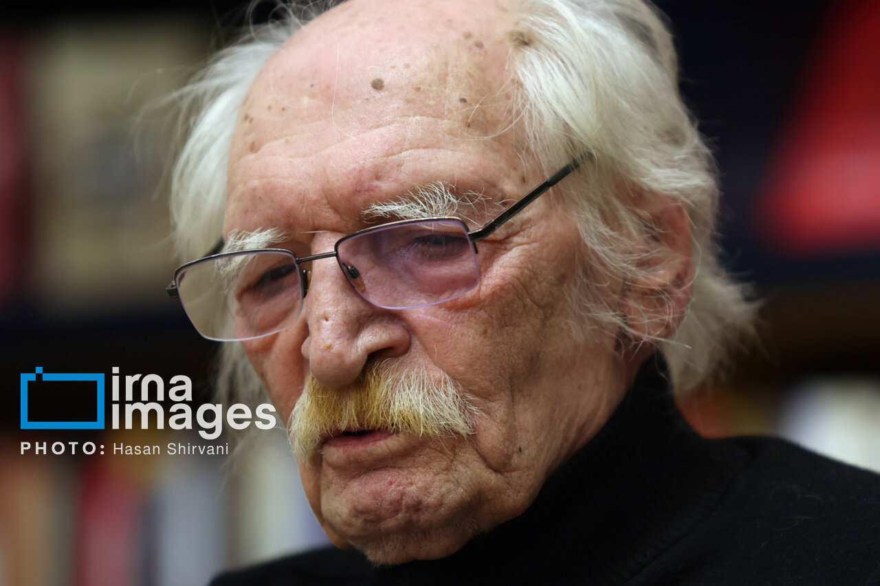 جدیدترین تصاویر از محمود دولت‌آبادی در یک مراسم فرهنگی؛ ببینید