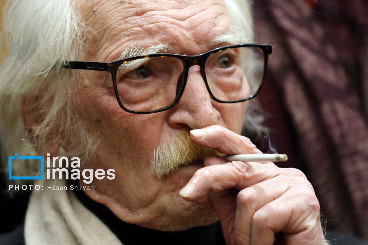 جدیدترین تصاویر از محمود دولت‌آبادی در یک مراسم فرهنگی؛ ببینید