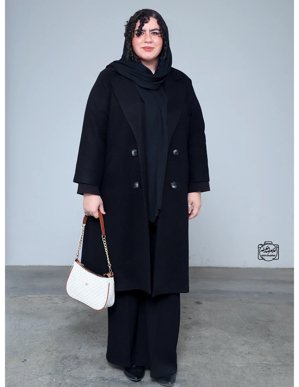 روناک نون.خ با استایل متفاوت در نمایشگاه همسر نبویان | تصاویر