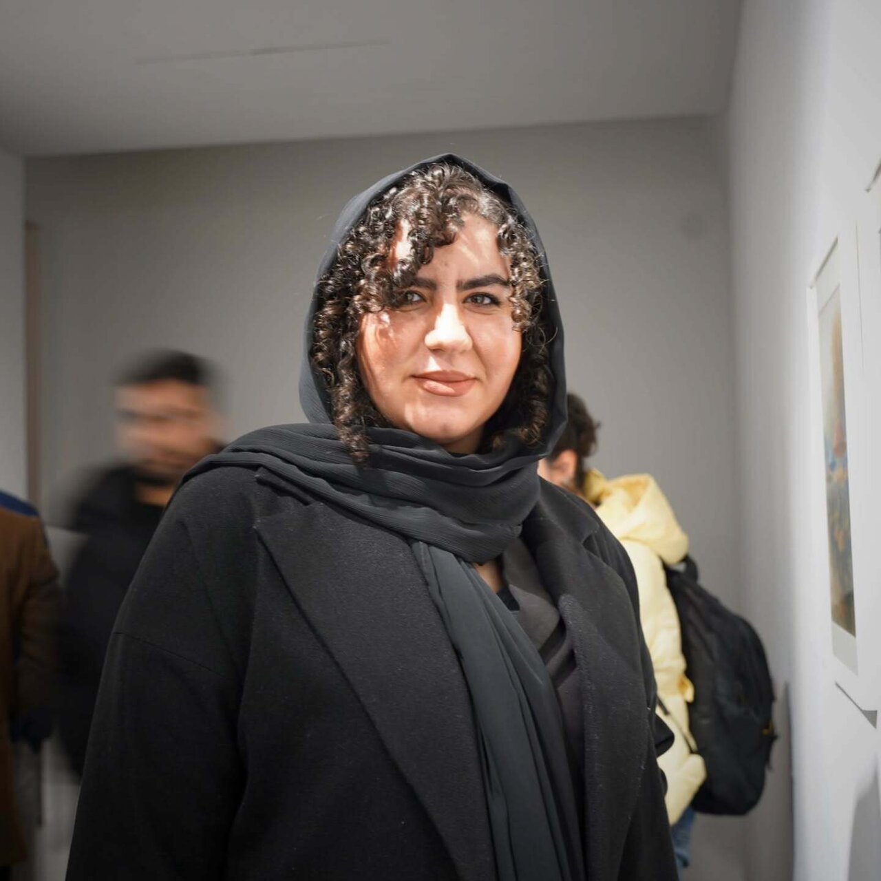 روناک نون.خ با استایل متفاوت در نمایشگاه همسر نبویان | تصاویر