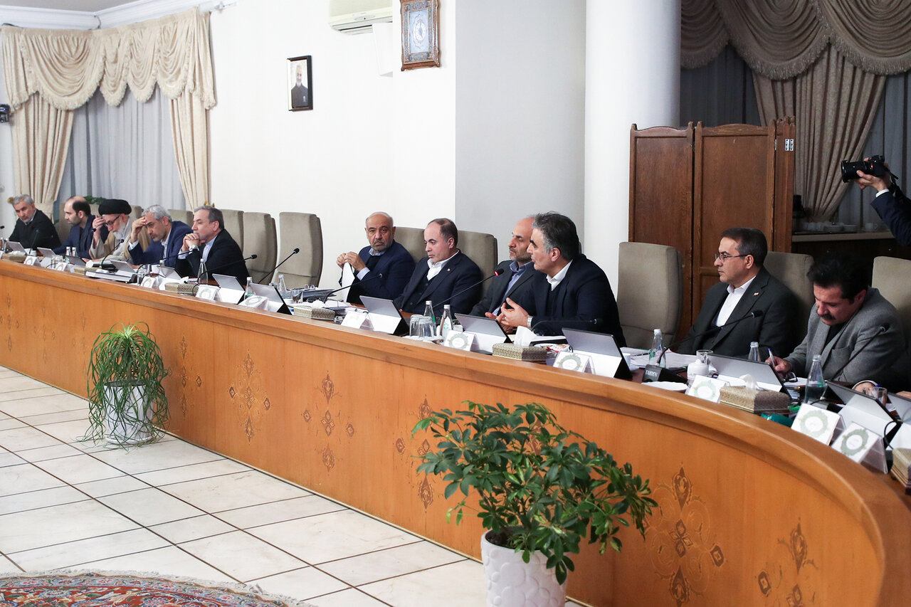 حضور معنادار فرزین در جلسه هیئت دولت! | تصاویر