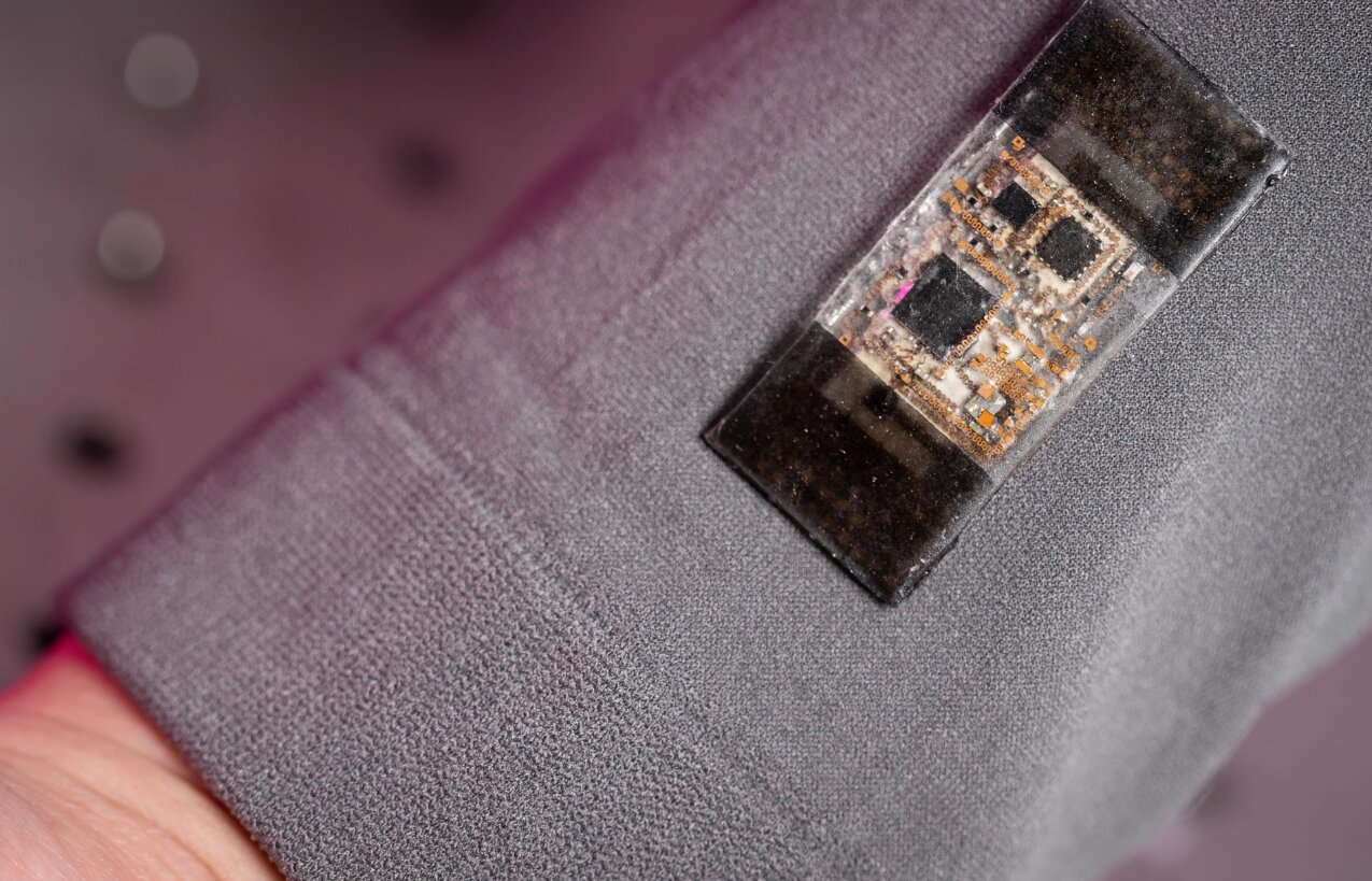 کنترل دستگاهها با حرکات کوچک بدن | این ریموت پوشیدنی کار بیماران حرکتی را آسان میکند