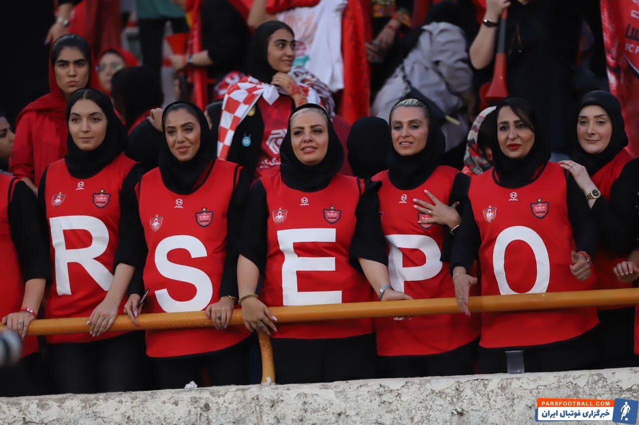 لیدر زنان سرخ پوش 