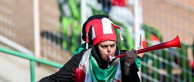 لیدر زنان سرخ پوش 