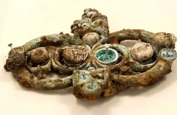 مهم‌ترین اکتشافات سال ۲۰۲۵ در انگلستان؛ از تاس پیشگویی تا راز قتل ۲۰۰۰ ساله!