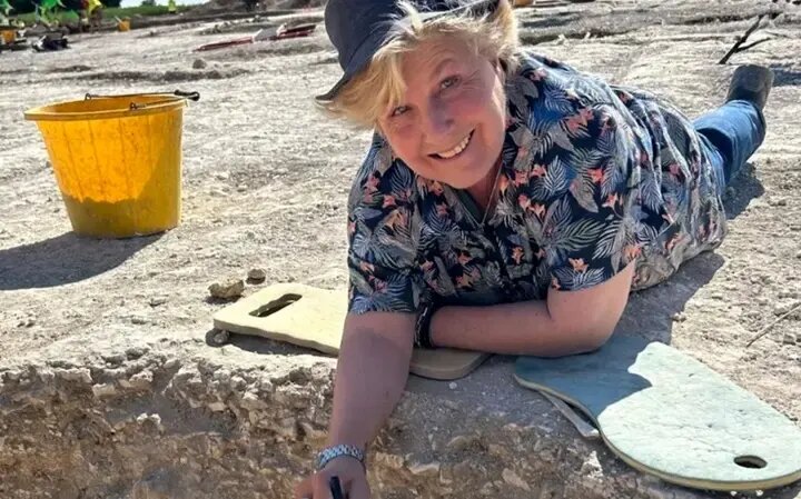 مهمترین اکتشافات سال ۲۰۲۵ در انگلستان؛ از تاس پیشگویی تا راز قتل ۲۰۰۰ ساله!