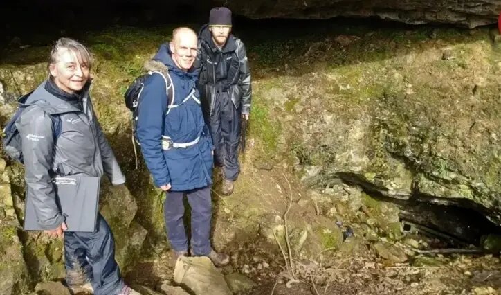 مهم‌ترین اکتشافات سال ۲۰۲۵ در انگلستان؛ از تاس پیشگویی تا راز قتل ۲۰۰۰ ساله!