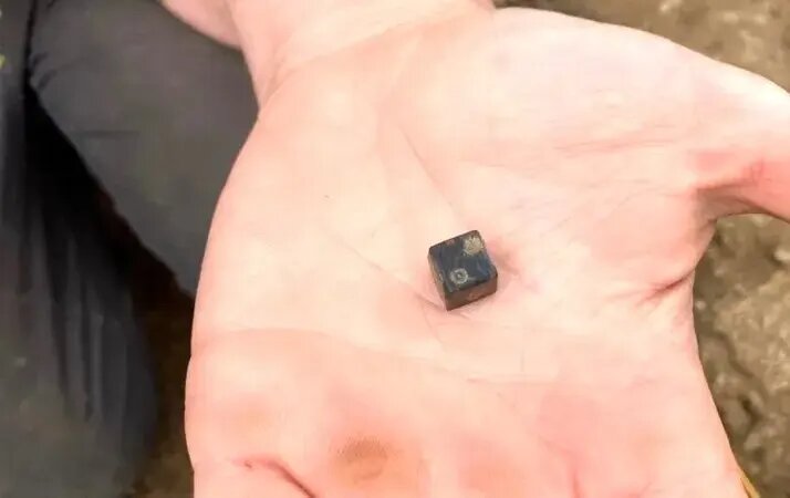 مهم‌ترین اکتشافات سال ۲۰۲۵ در انگلستان؛ از تاس پیشگویی تا راز قتل ۲۰۰۰ ساله!