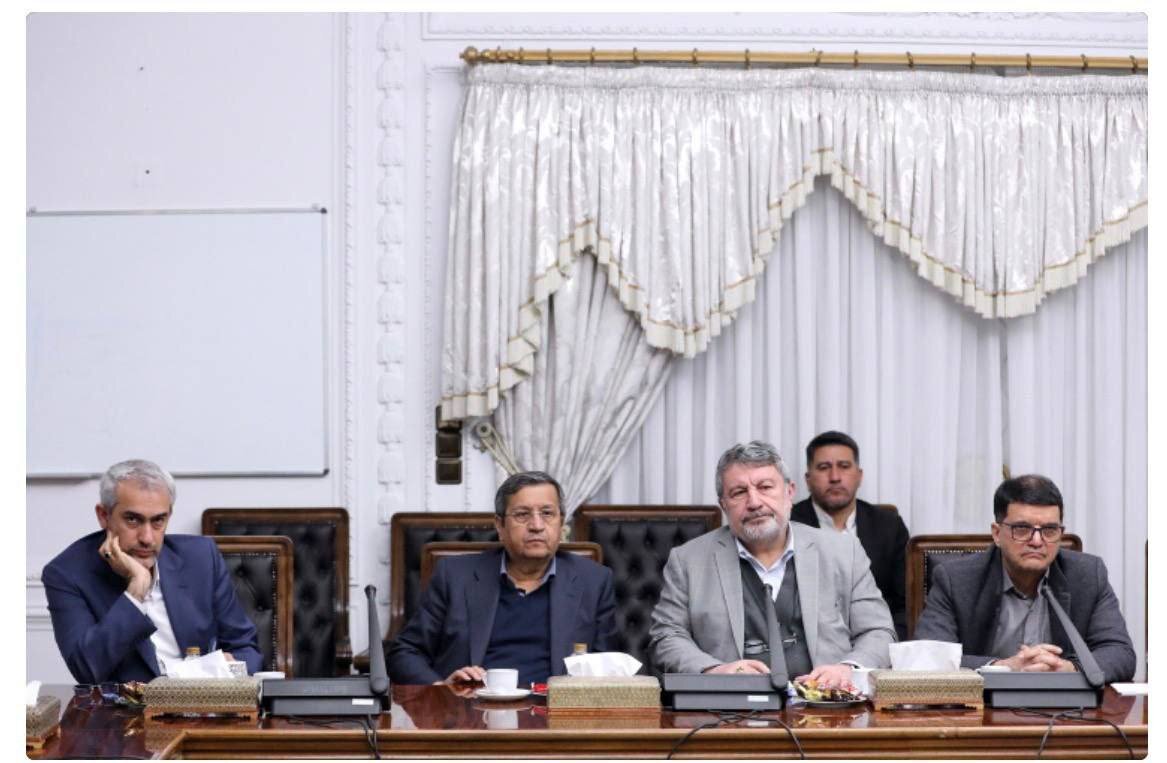 حضور همتی در جلسه رئیس جمهور با اصناف | تصاویر