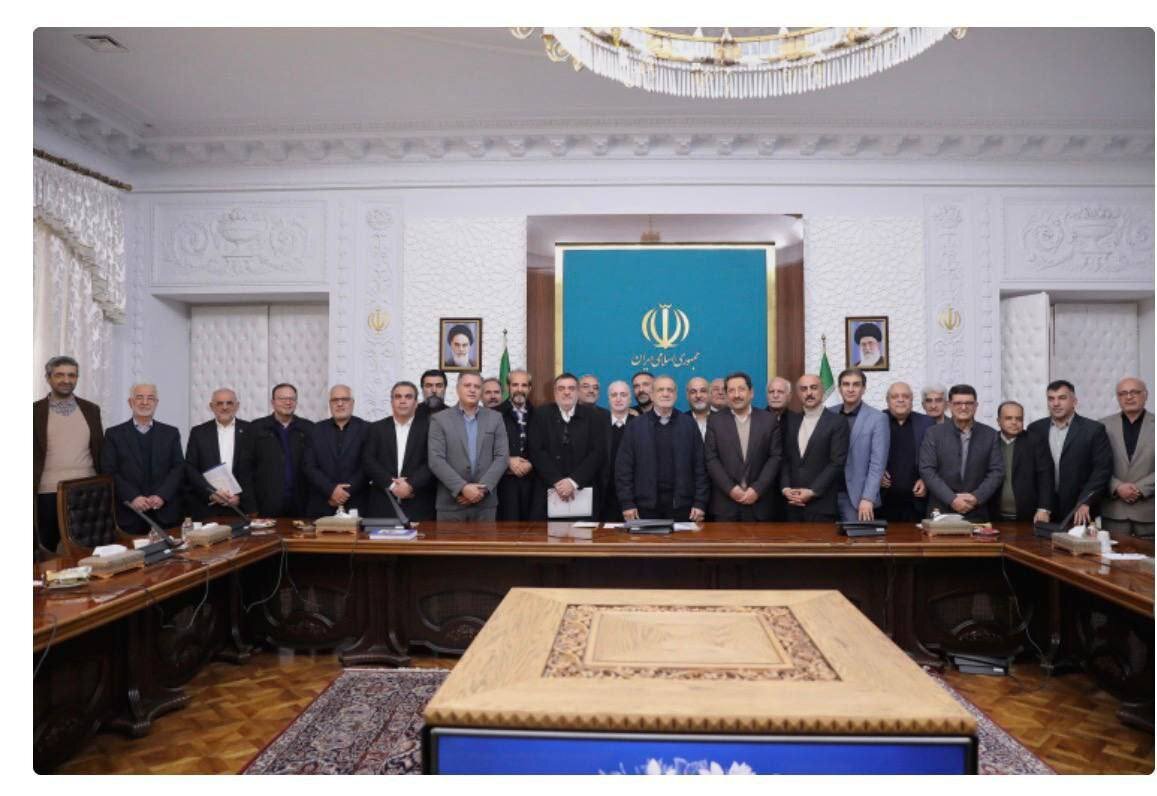 حضور همتی در جلسه رئیس جمهور با اصناف | تصاویر