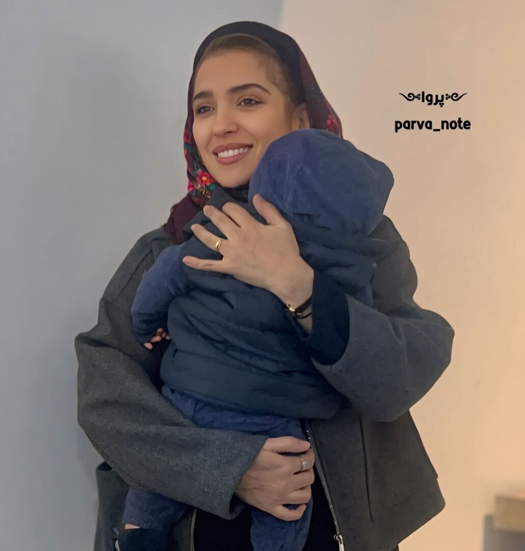 حضور خانوادگی سپند امیرسلیمانی در نمایشگاه همسر امیرعلی نبویان | تصاویر