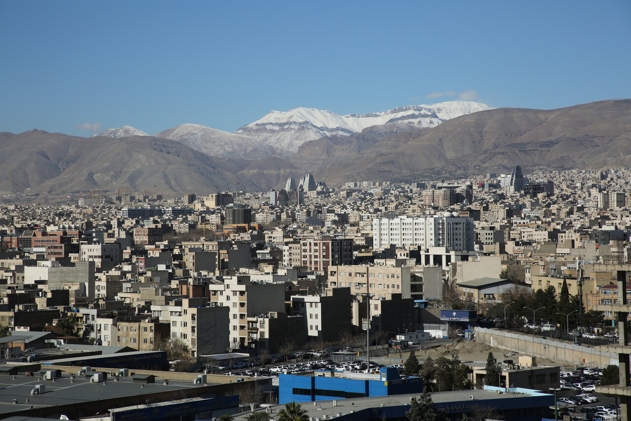 تصاویری از حال‌وهوای متفاوت پایتخت با آسمان آبی