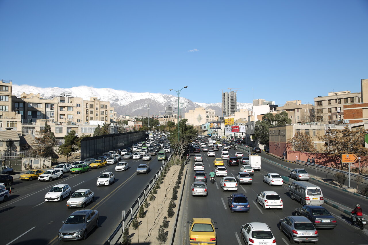 تصاویری از حال‌وهوای متفاوت پایتخت با آسمان آبی