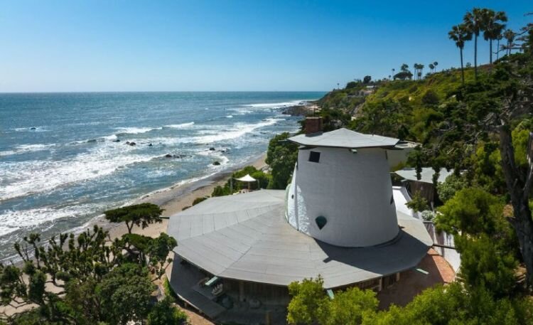 عجیبترین خانههای آمریکا را ببینید؛ از خانه بشکه ترشی تا قلعه شرلوک هولمز + تصاویر