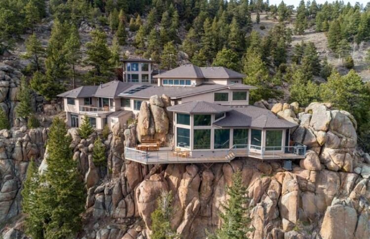 عجیبترین خانههای آمریکا را ببینید؛ از خانه بشکه ترشی تا قلعه شرلوک هولمز + تصاویر