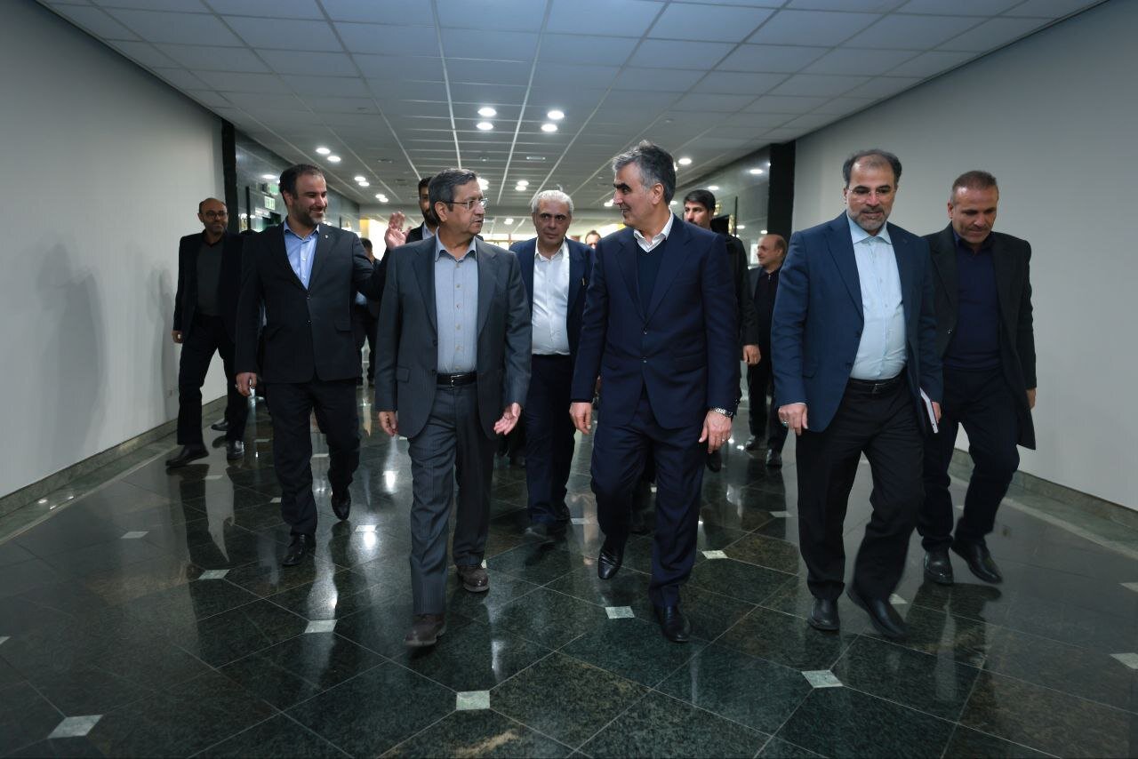 همتی آمد، فرزین رفتنی شد | تصاویر حضور همتی در بانک مرکزی