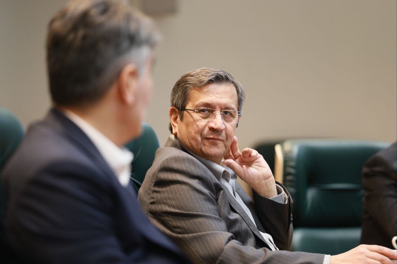 همتی آمد، فرزین رفتنی شد | تصاویر حضور همتی در بانک مرکزی