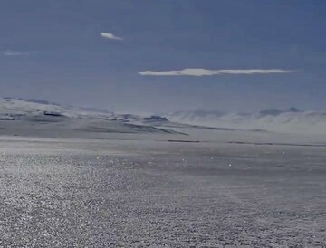 تصاویر جدید دریاچه یخ بسته این سد بزرگ ایران؛ اسکله به یخ نشسته دریاچه را ببینید