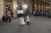 زلزله کنفرانس خبری رئیس‌جمهور را مختل کرد ؛ واکنش رئیس جمهور مکزیک و فرار حاضران به بیرون | ببینید