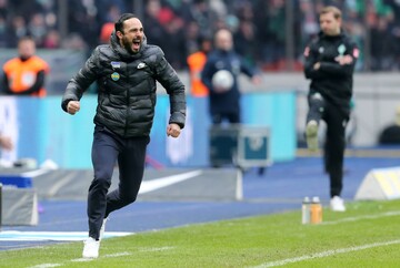 تصمیم باورنکردنی گزینه سرمربیگری استقلال و پرسپولیس | او پشت منقل می‌ایستد و همبرگر می‌پزد + عکس