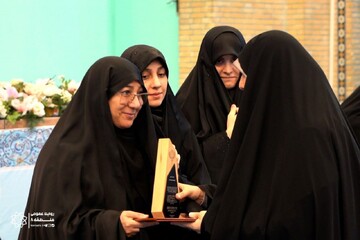 شهردار منطقه۸ تهران «جایزه صلح» گرفت