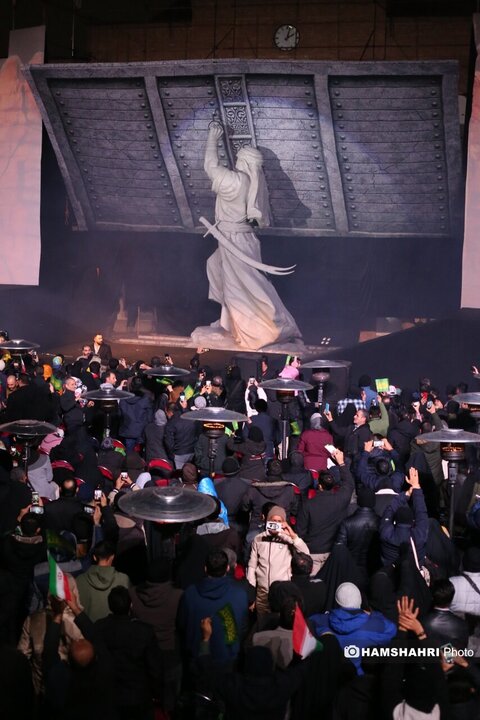 رونمایی از نماد فاتح خیبر در قلب تهران