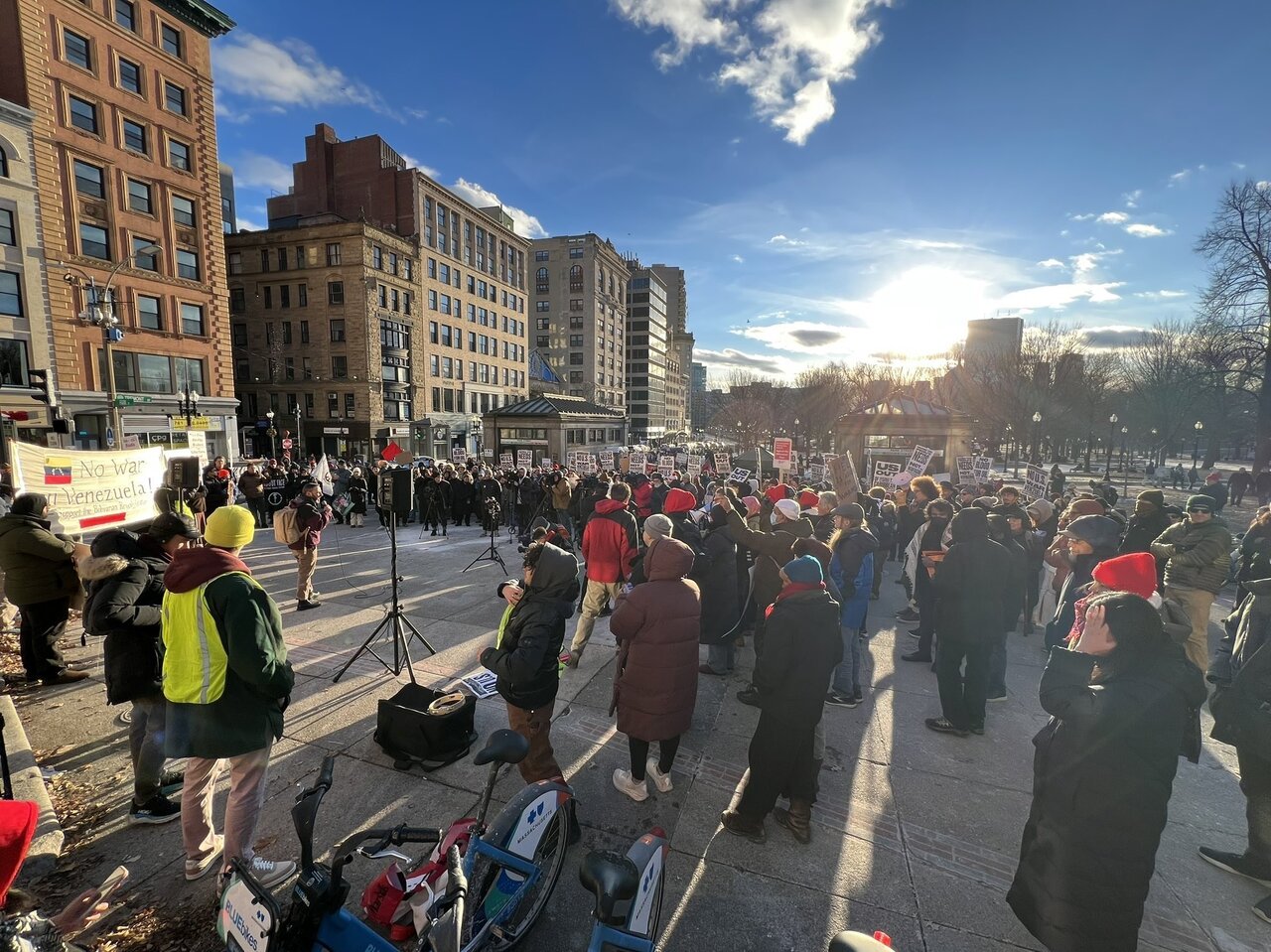 جهان در شوک؛ واکنش مردم در دهها شهر به ربایش مادورو | تصاویر
