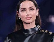 خانم بازیگر مشهور هالیوودی با حجاب اسلامی در مسجد شیخ زاید | تصاویر