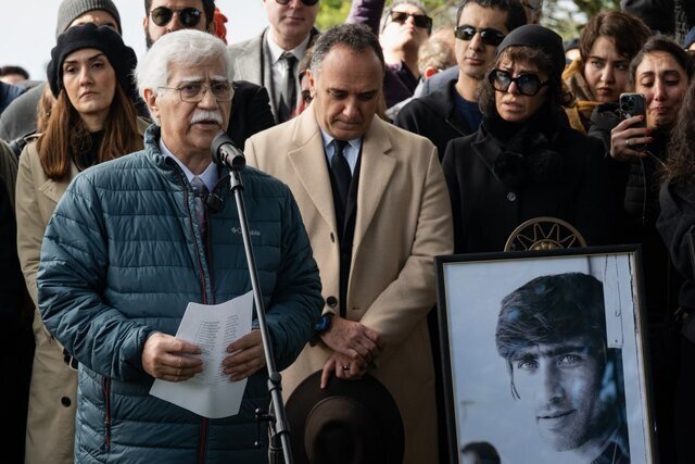 تصاویری تازه از خاکسپاری بهرام بیضایی در سانفرانسیسکو