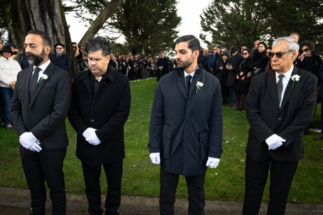 تصاویری تازه از خاکسپاری بهرام بیضایی در سانفرانسیسکو