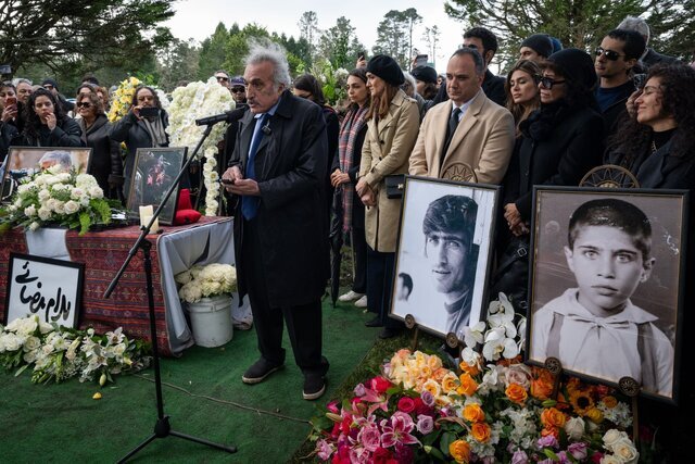 تصاویری تازه از خاکسپاری بهرام بیضایی در سانفرانسیسکو