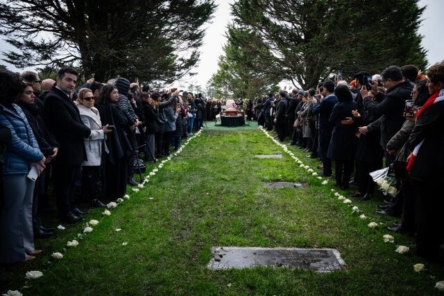 تصاویری تازه از خاکسپاری بهرام بیضایی در سانفرانسیسکو