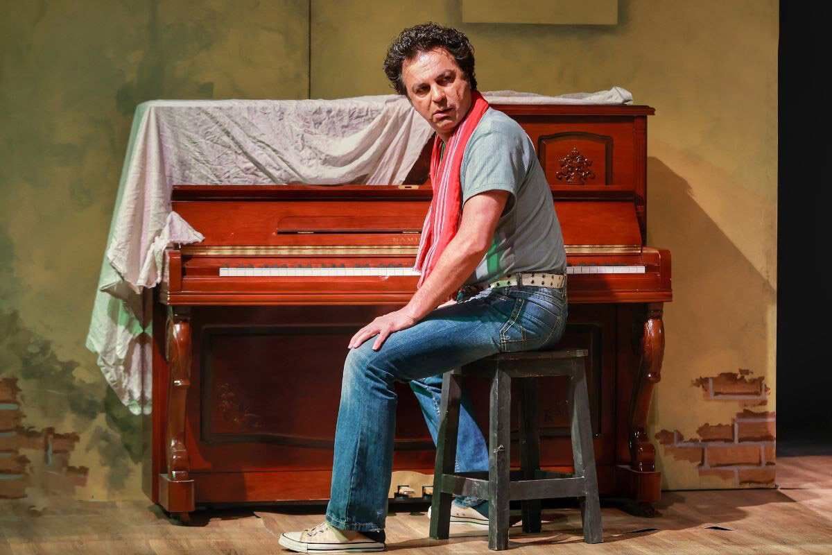 فرهاد آییش، الناز ‌حبیبی و وحید ‌آقاپور همچنان روی صحنه