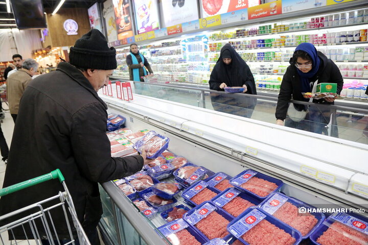 خرید مردم از فروشگاه شهروند