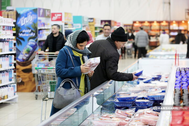 خرید مردم از فروشگاه شهروند