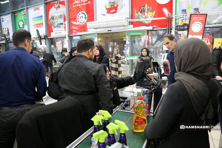 خرید مردم از فروشگاه شهروند