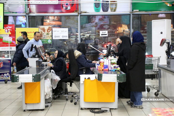 خرید مردم از فروشگاه شهروند