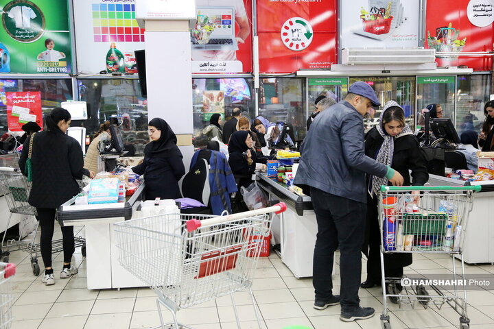 خرید مردم از فروشگاه شهروند