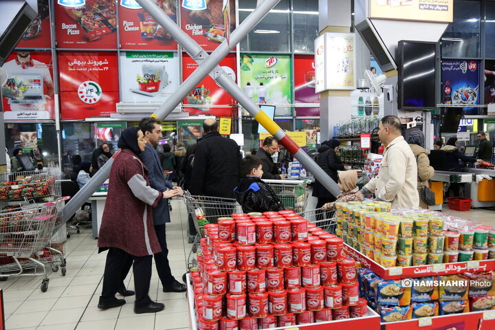 خرید مردم از فروشگاه شهروند