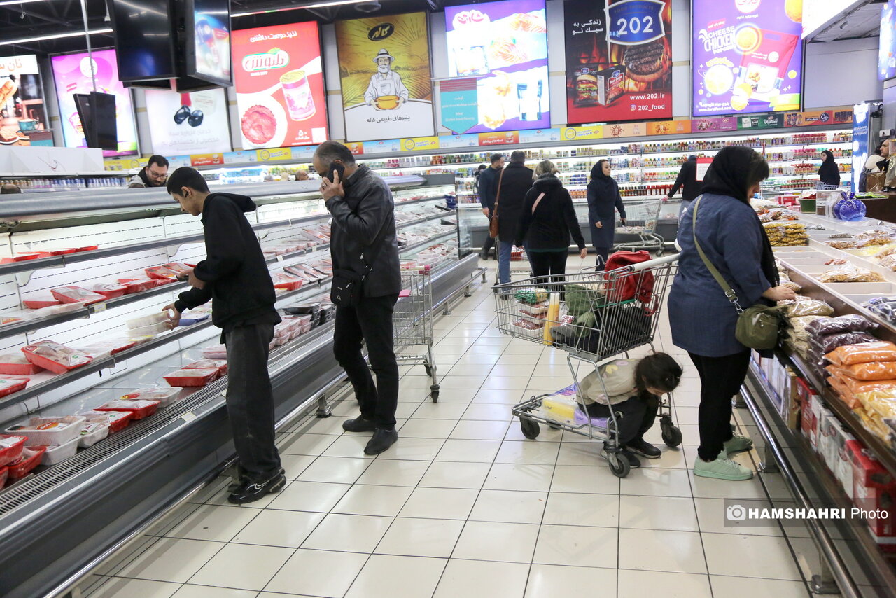 خرید مردم از فروشگاه شهروند