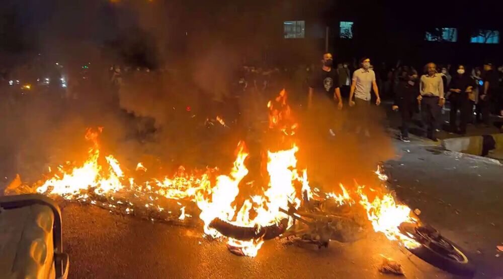 ۳۹۶ درخت در اغتشاش سوختند اغتشاش
