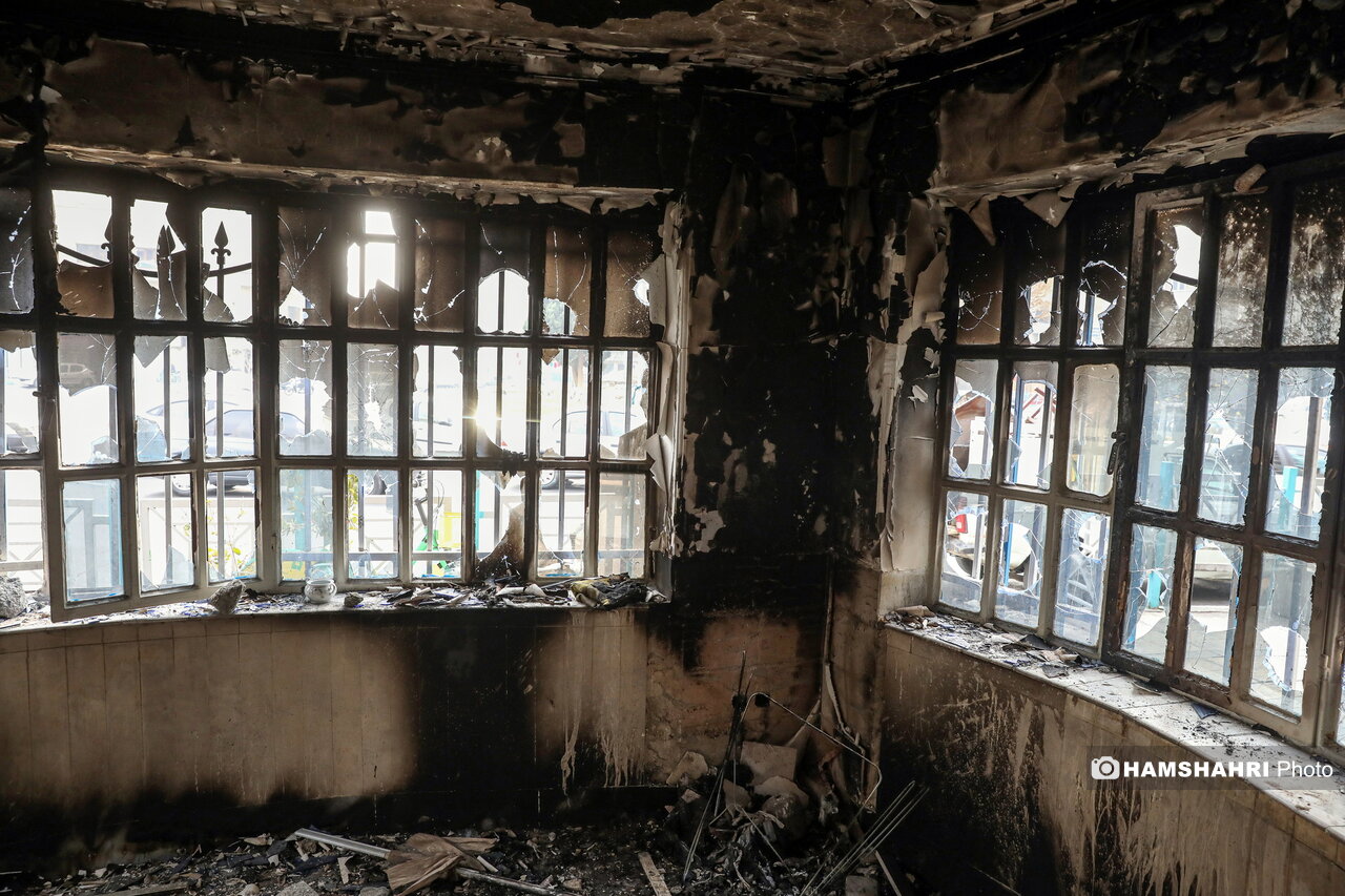 اغتشاشگران مسجد حضرت امیر و مدرسه تاریخی شهرستان گرگان را به آتش کشیدند+ یودئو