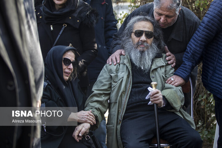 هنرمندان در پيردوست