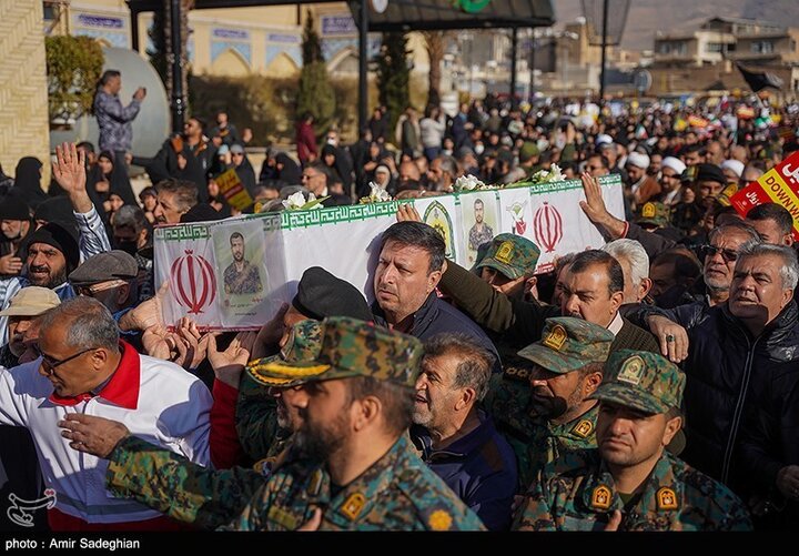 تشییع پیکر سه شهید مدافع امنیت در حرم مطهر شاهچراغ(ع)