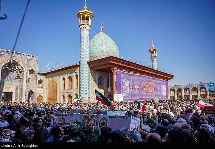 تشییع پیکر سه شهید مدافع امنیت در حرم مطهر شاهچراغ(ع)