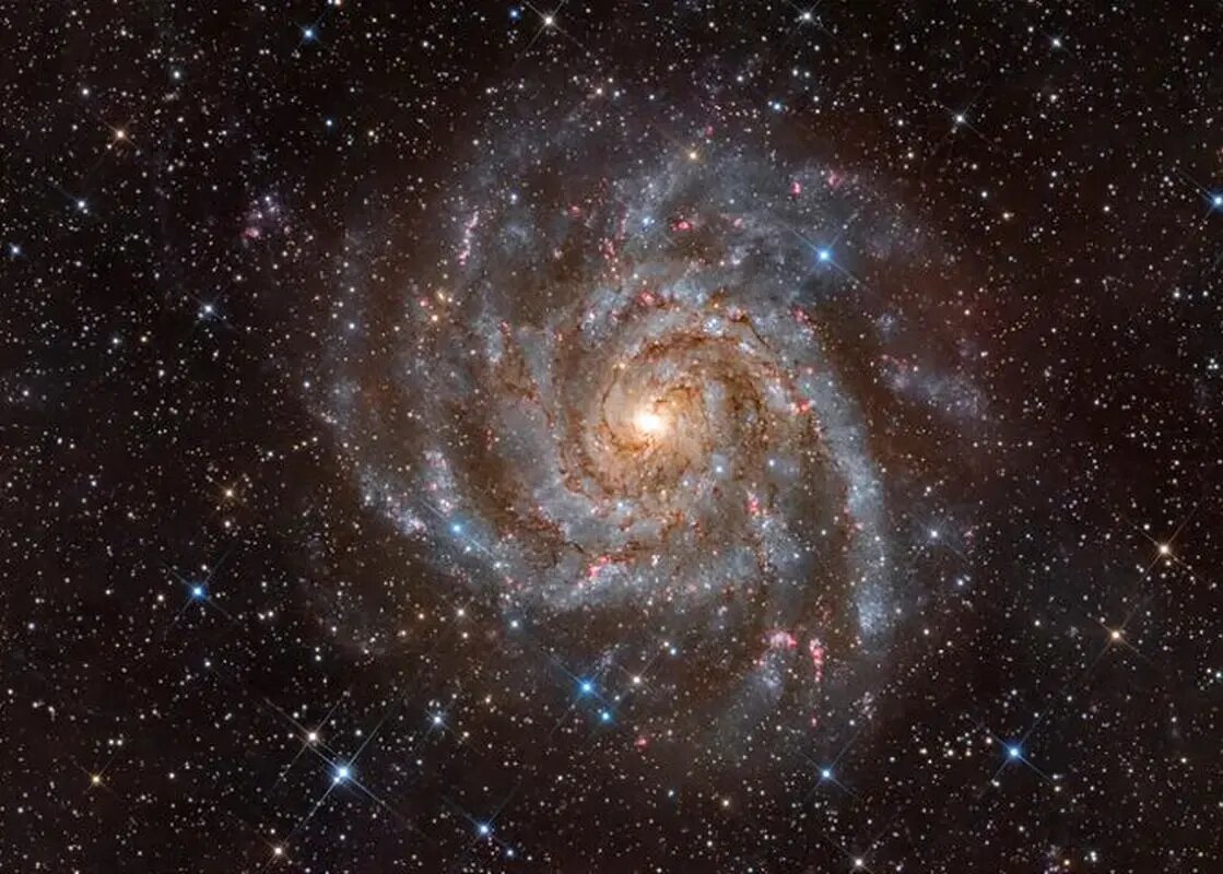 کهکشانی در دل یک زرافه! | عکس