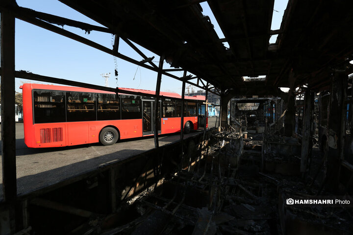 آسیب و تخریب به اتوبوس های عمومی در جریان اغتشاشات در تهران