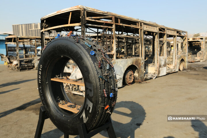 آسیب و تخریب به اتوبوس های عمومی در جریان اغتشاشات در تهران